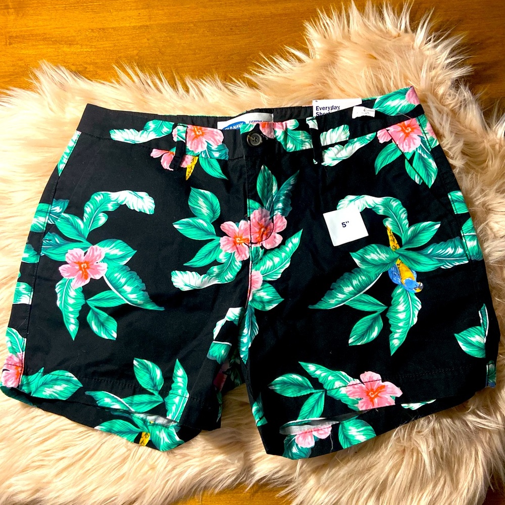 Adorable new with tags shorts size 6